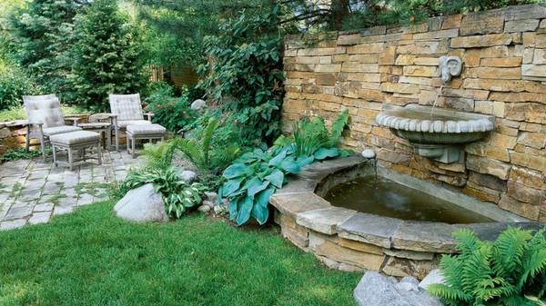 Classic Wall Fountain in Queen Anne Seattle, Washington. Expertly maintained by Seattle Pond and Fountain